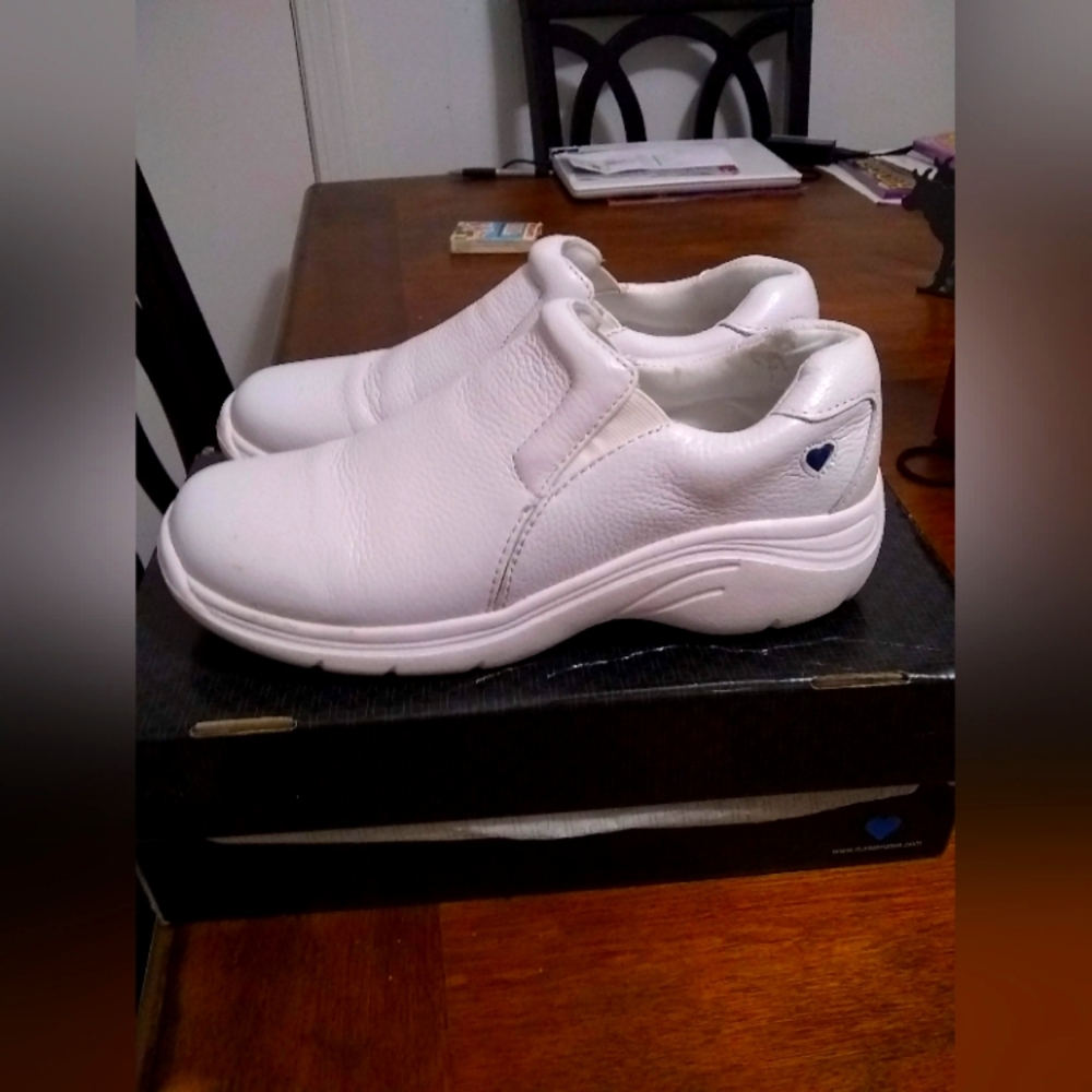Nursing shoes
